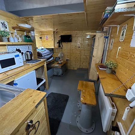 ペンザンスThe Old Water Pumping Station Quirky Underground Hobbit Houseアパートメント エクステリア 写真