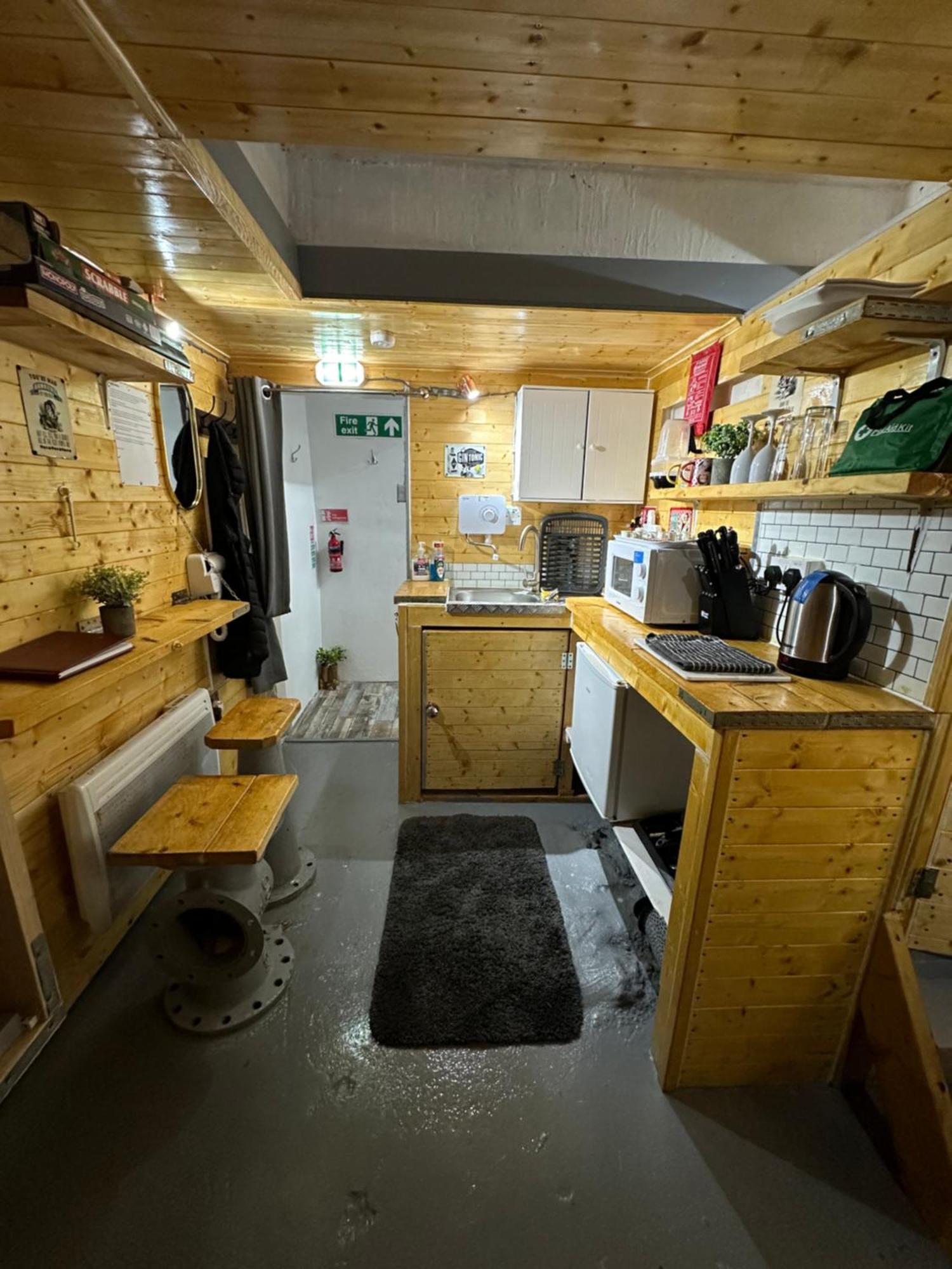 ペンザンスThe Old Water Pumping Station Quirky Underground Hobbit Houseアパートメント エクステリア 写真